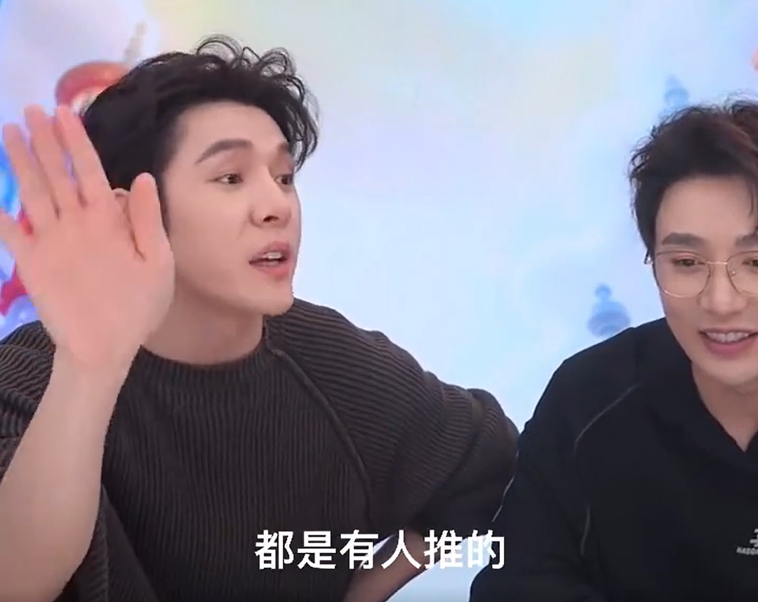 热搜爆了!李佳琦称:普通女生没钱没闲别做了!有消费者曾紧急喊停,“一下多花了1千多元”(组图) - 4