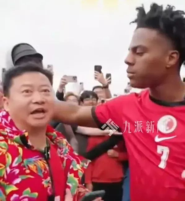 追着投喂“甲亢哥”， 他被市政府奖励了10万元（组图） - 1