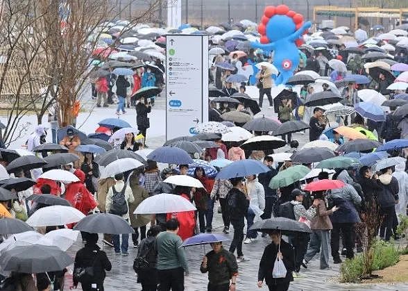 大阪世博会秒变翻车现场！屋顶各种漏雨，印度馆甚至都没造好....（组图） - 5