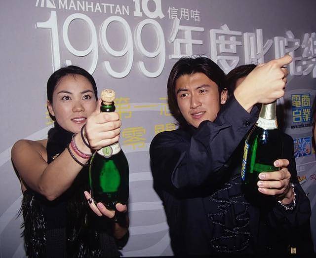 港媒放出锋菲超甜高清旧照,王菲谈谢霆锋除了“缘分”还能说什么...(组图) - 13