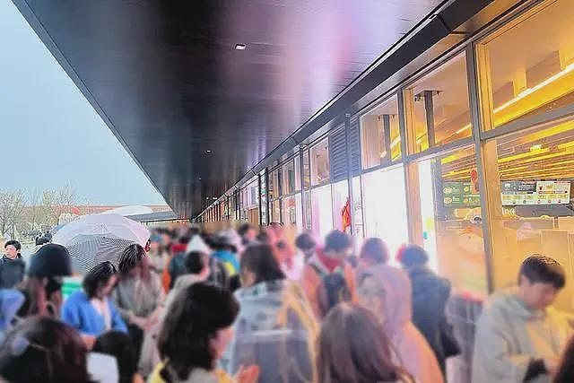 日本世博会被骂上热搜:排队超2小时,展馆像工地(组图) - 2