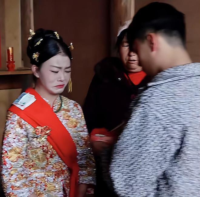 23岁美女赛赛去世,2月份刚结婚,生前不慎跌倒(组图) - 12