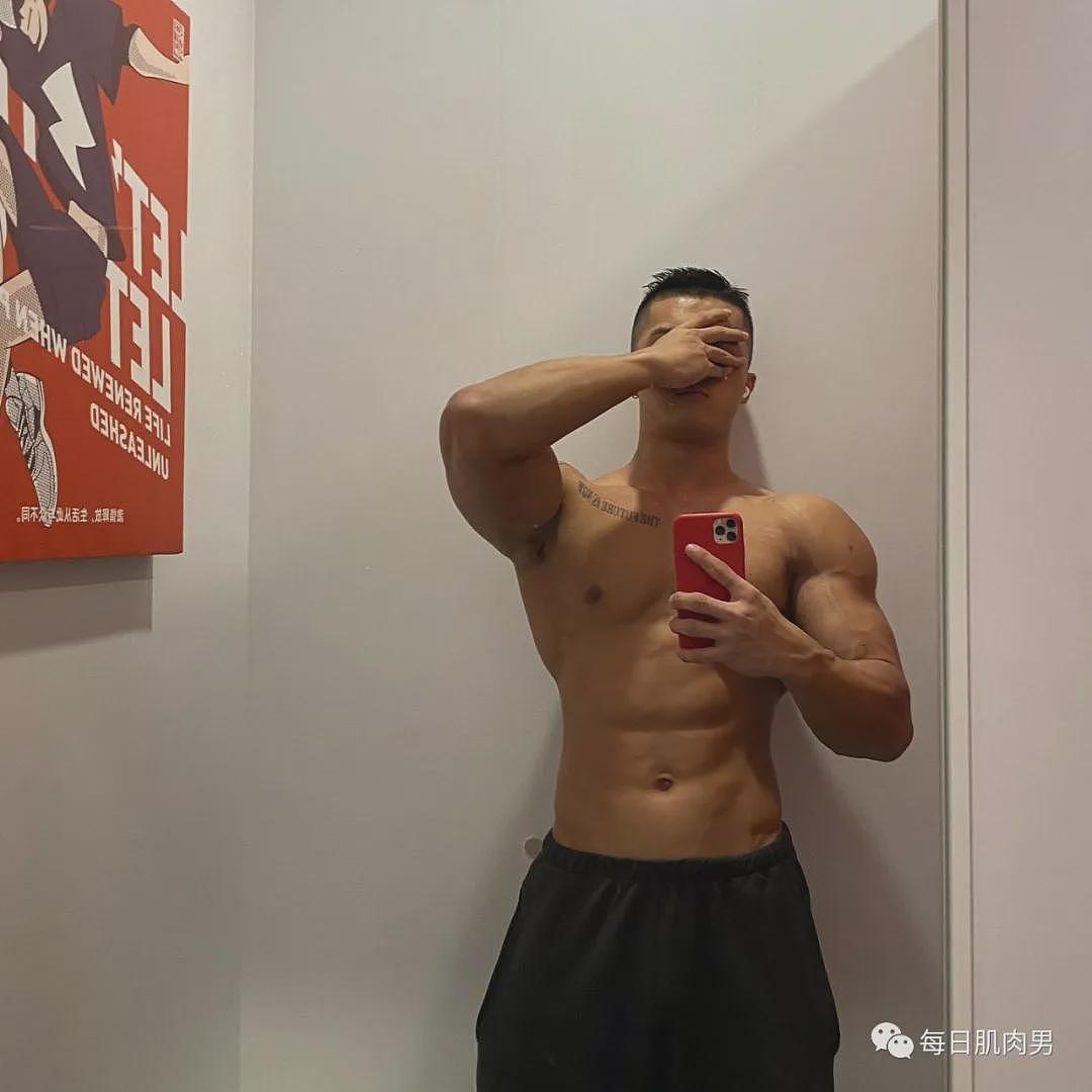 【帅哥】北京肌肉壮男在酒店玩自拍,超级可...(图) - 17