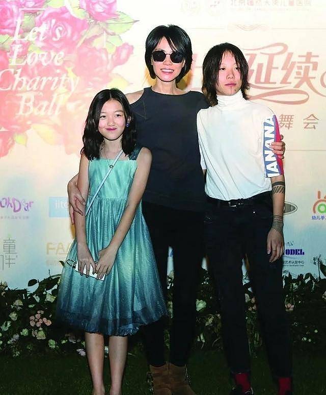 港媒放出锋菲超甜高清旧照,王菲谈谢霆锋除了“缘分”还能说什么...(组图) - 19