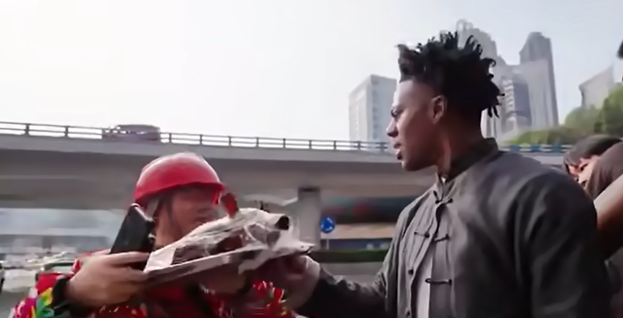 新晋顶流“荣昌卤鹅哥”刷屏全网！这个被骂“不要脸”的中年男人，把网红李美越的脸扇肿了（组图） - 4