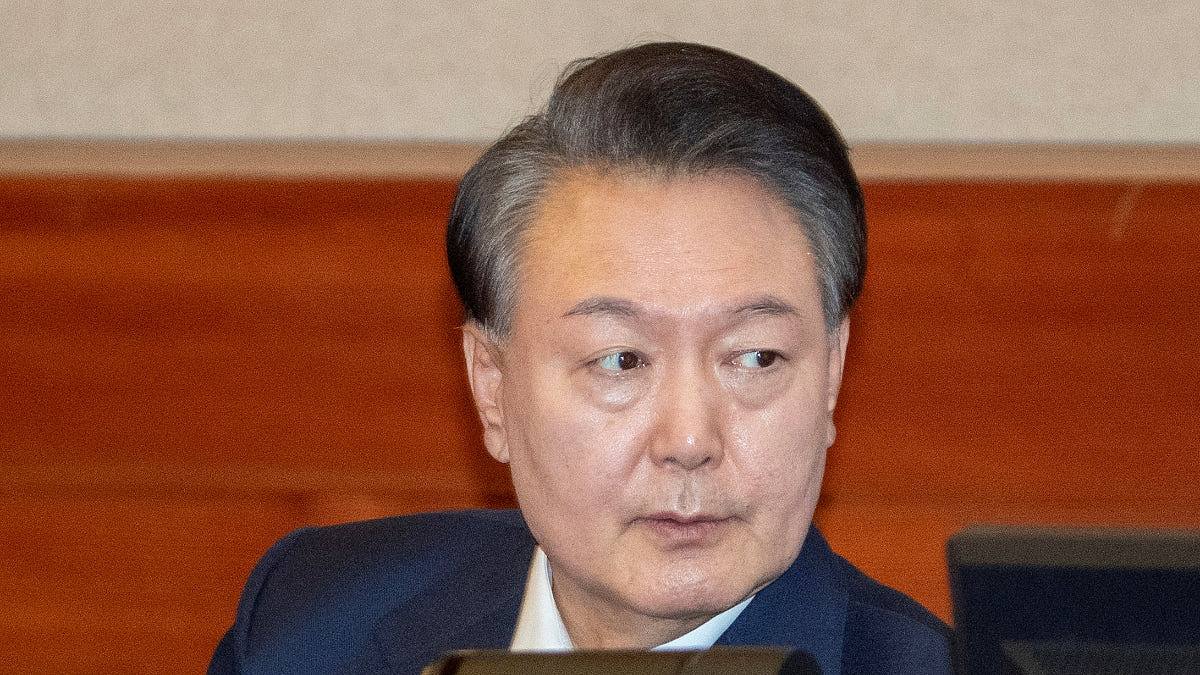 快讯：韩国警前往总统办公室搜查取证，警卫处阻拦（图） - 1