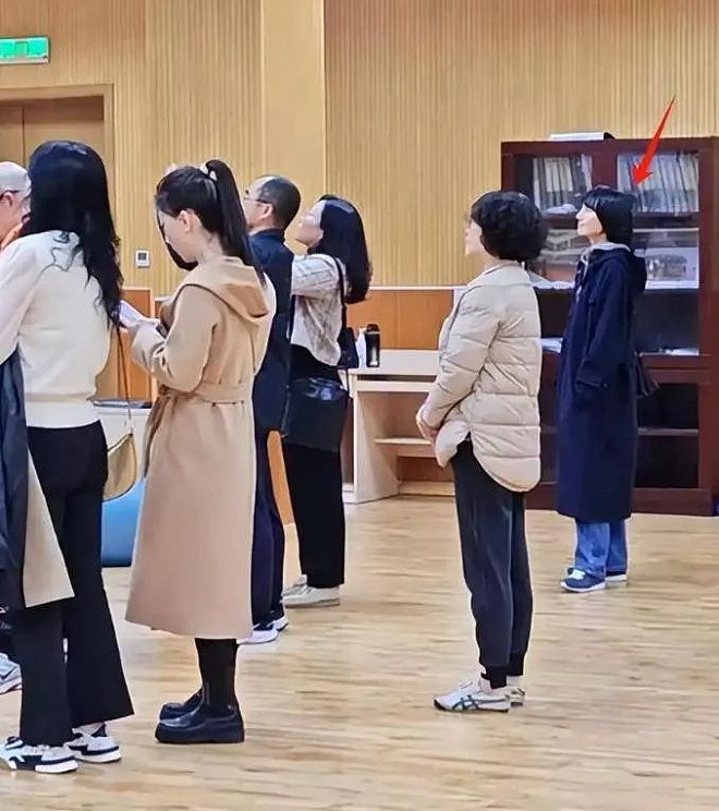 袁泉素颜现身中戏上课,细节被赞人美心善(组图) - 14