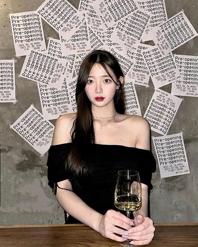 【美女】1米74美女网红,身材超正颜值高,小蛮腰大长腿(组图) - 28