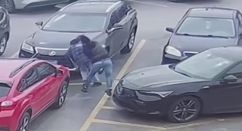 86岁华裔老人停车场遭华人大妈殴打！昏迷不醒、生命垂危…（视频/组图） - 8
