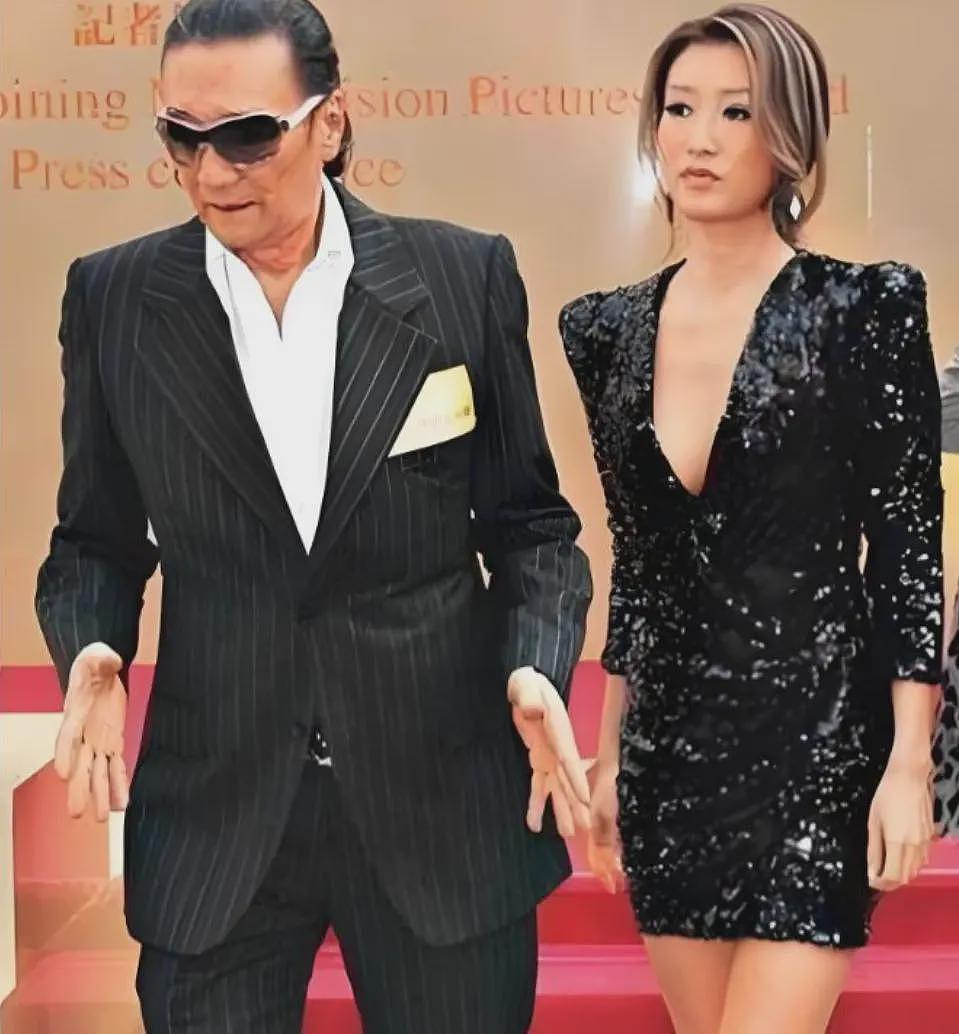 风流程度不输谢贤,曾一年换七个男友,未婚生女,如今42岁无人敢娶(组图) - 24