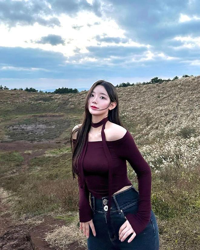 【美女】1米74美女网红,身材超正颜值高,小蛮腰大长腿(组图) - 22