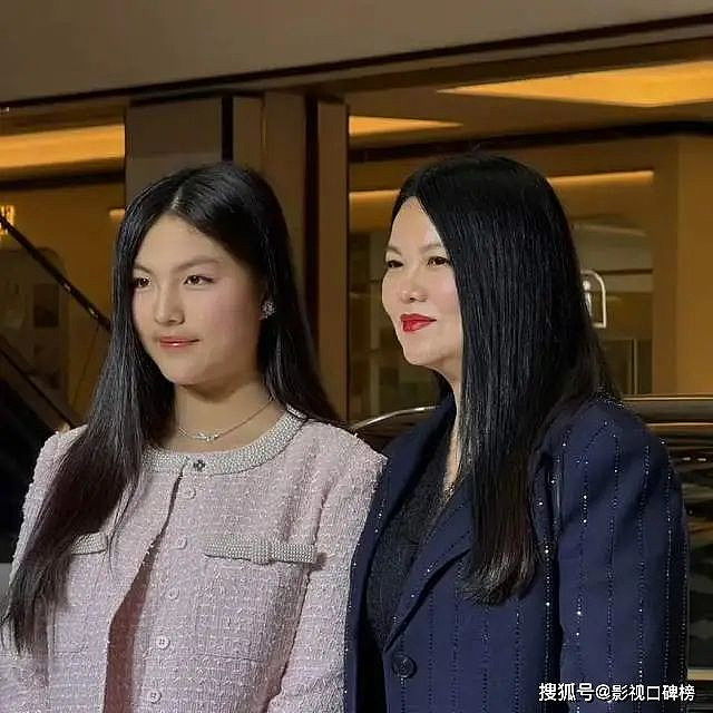 李湘深夜陪女拍杂志,连发三条王诗龄红唇大波浪(组图) - 3