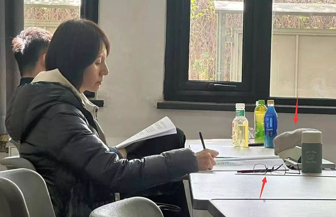袁泉素颜现身中戏上课,细节被赞人美心善(组图) - 6