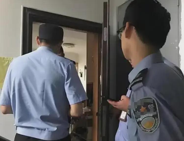 北京女教授在家“养病”整整10年，民警破门后，当场愣在原地（组图） - 1