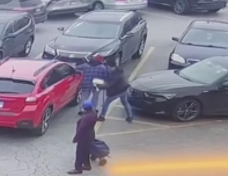 86岁华裔老人停车场遭华人大妈殴打！昏迷不醒、生命垂危…（视频/组图） - 5