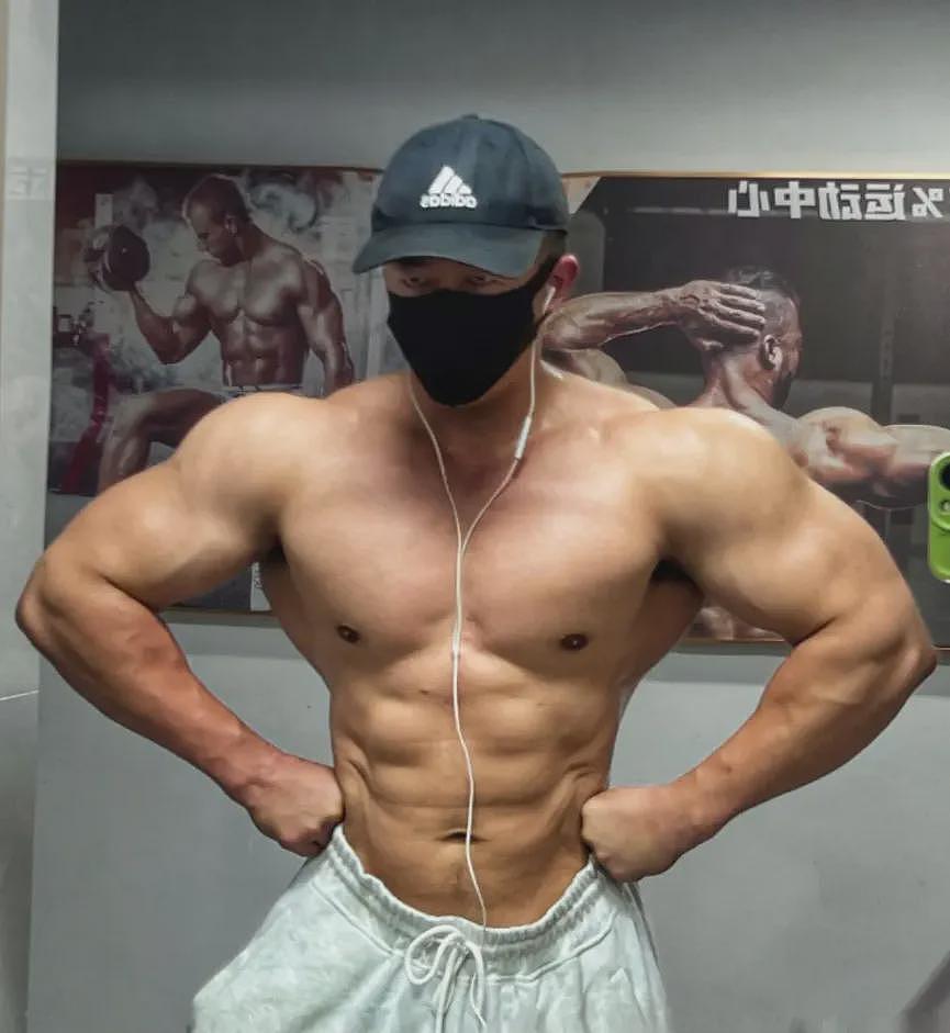 【帅哥】21岁丽水健身私教，拉丝南瓜肩鲨鱼肌，这又干又硬的肌肉简直不要太撩（组图） - 25
