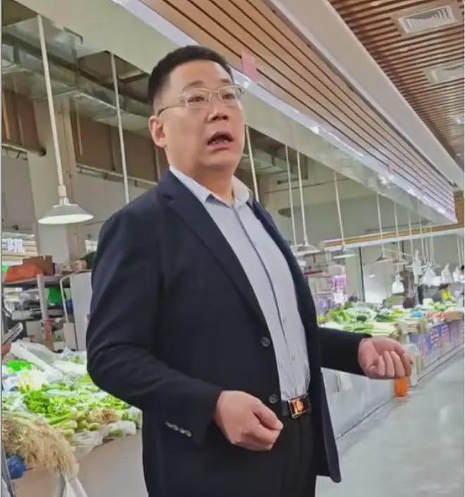 后续来了!三河市招牌换色原因曝光,各大官媒怒批,负责人被免(组图) - 5