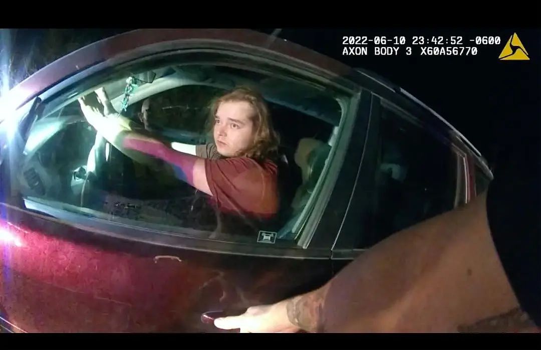 新西兰小伙打911求救，却被连开5枪击毙！开枪警察首次开口…（组图） - 6