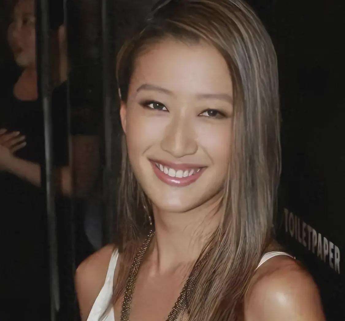 风流程度不输谢贤,曾一年换七个男友,未婚生女,如今42岁无人敢娶(组图) - 28