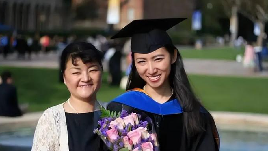 在产房,一边生孩子一边谈并购!一位中国女孩的传奇人生(组图) - 4