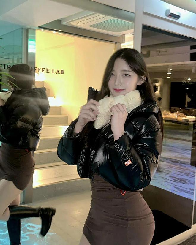 【美女】1米74美女网红,身材超正颜值高,小蛮腰大长腿(组图) - 26