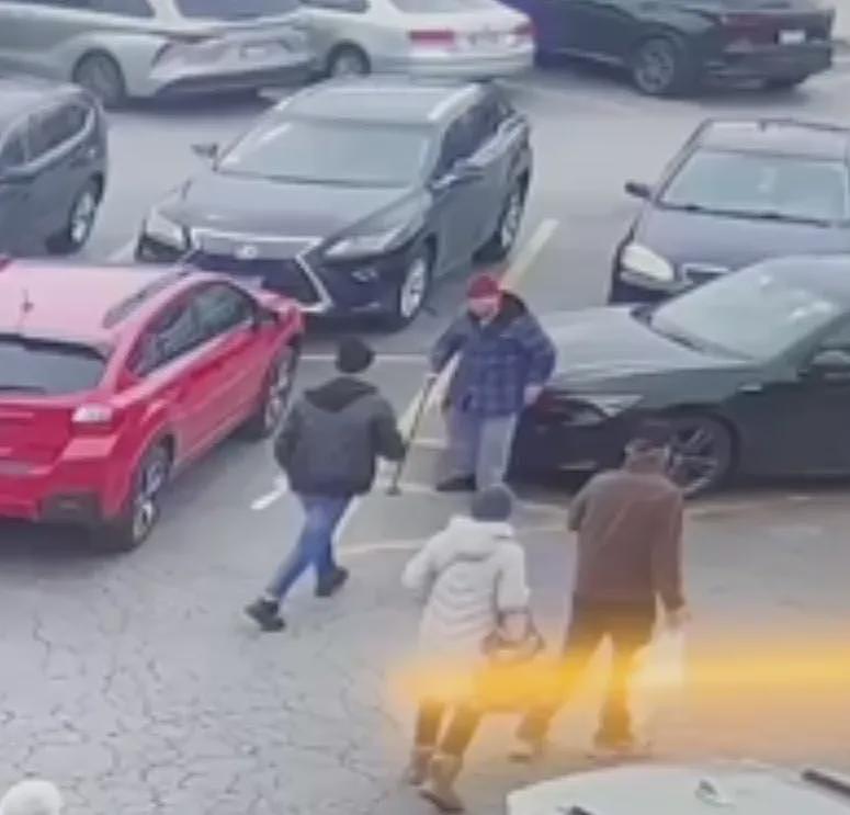 86岁华裔老人停车场遭华人大妈殴打！昏迷不醒、生命垂危…（视频/组图） - 3