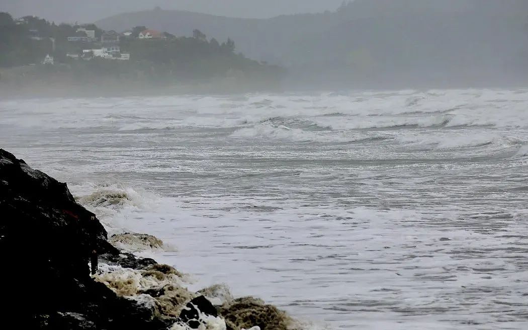 强风强雨预警,最恶劣天气是明天;确认罢工!全国5500名专科医生参与;15年经验薪资不敌隔壁新人,食品通胀持续(组图) - 1