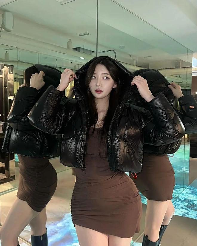 【美女】1米74美女网红,身材超正颜值高,小蛮腰大长腿(组图) - 25
