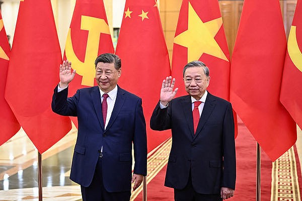 习近平访越南!特朗普:意图搞垮美国(组图) - 1