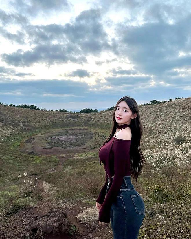【美女】1米74美女网红,身材超正颜值高,小蛮腰大长腿(组图) - 21