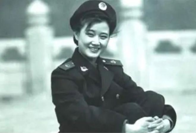 58岁宋祖英近照曝光，高龄产子，身后的男人瞒不住了（组图） - 6