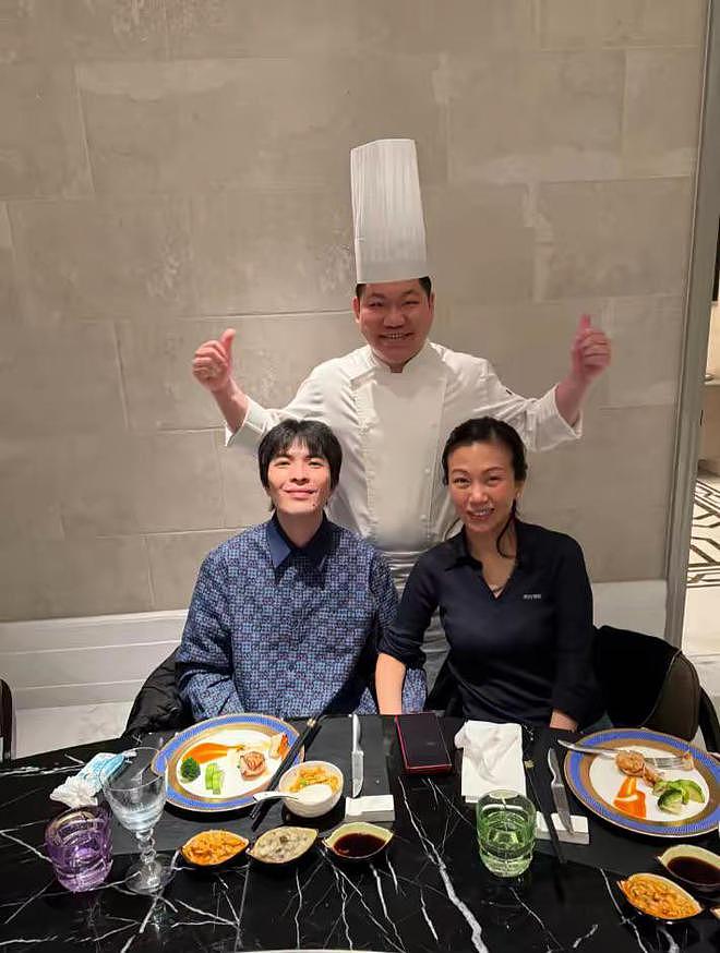 萧敬腾豪宅宴客,请大厨上门做铁板烧,林有慧喝到微醺脸通红(组图) - 1
