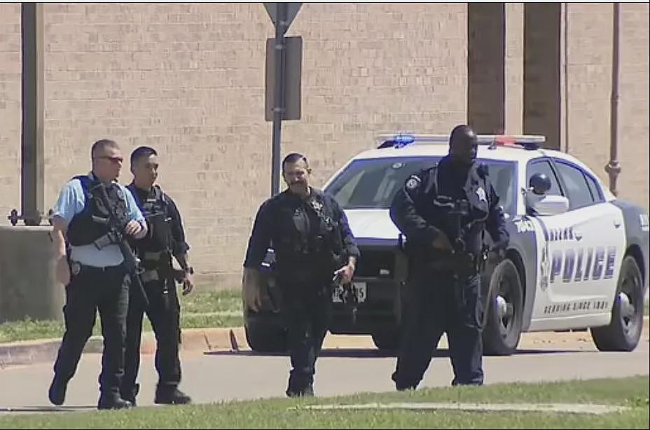 美国校园连爆枪声！学生狂奔逃命 、中弹溅血 、家长痛哭冲向校门（视频/组图） - 3