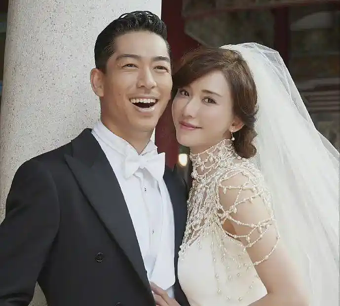 林志玲夫妇和阿如那夫妇四人聚会同框，林志玲50岁状态引热议（组图） - 7