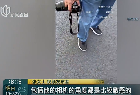 上海一女教师安福路上怒怼“老法师偷拍”:天天拍小姑娘的胸和腿!被骂爷叔:委屈(组图) - 34