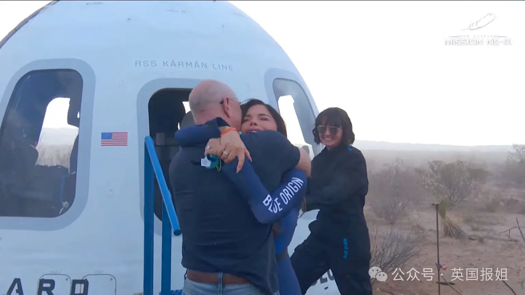 亿万富豪贝索斯未婚妻穿低胸装上太空！戴大钻戒花数亿携5名女乘客上天引群嘲：失重时假体会移位吧？（组图） - 27