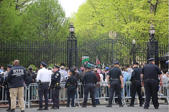 拒绝整改被停款，特朗普冻结经费22亿，哈佛为何比其他高校更强硬（组图） - 3