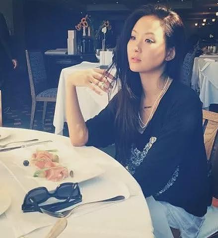 【美女】哇塞！台湾第一名媛太会玩，把老公熬成爹，这身材简直“鲨”疯了（组图） - 15