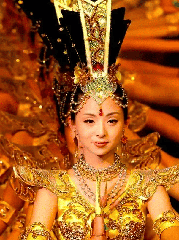 曾因“千手观音”一夜成名！20年后她活成了这样...（组图） - 9