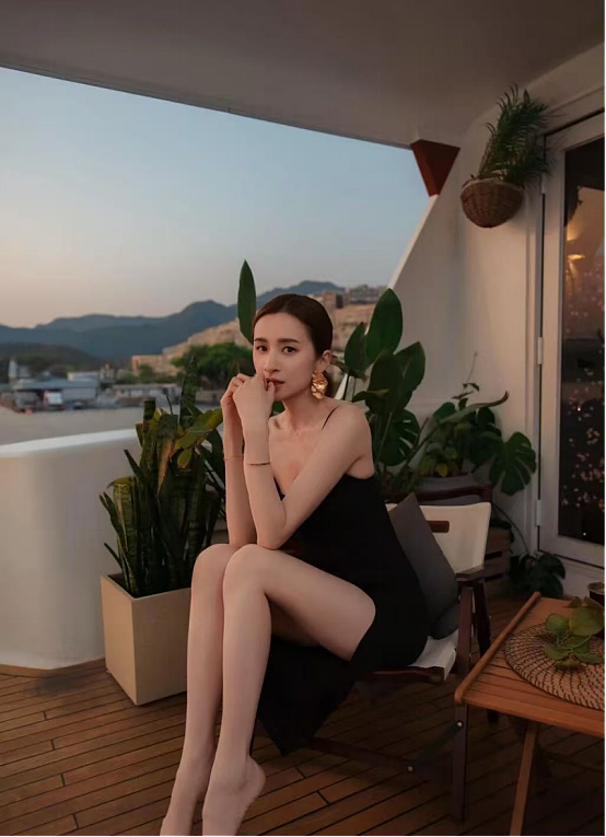 TVB“最美女配”晒42寸长腿，产后靠美体修型逆袭（组图） - 2