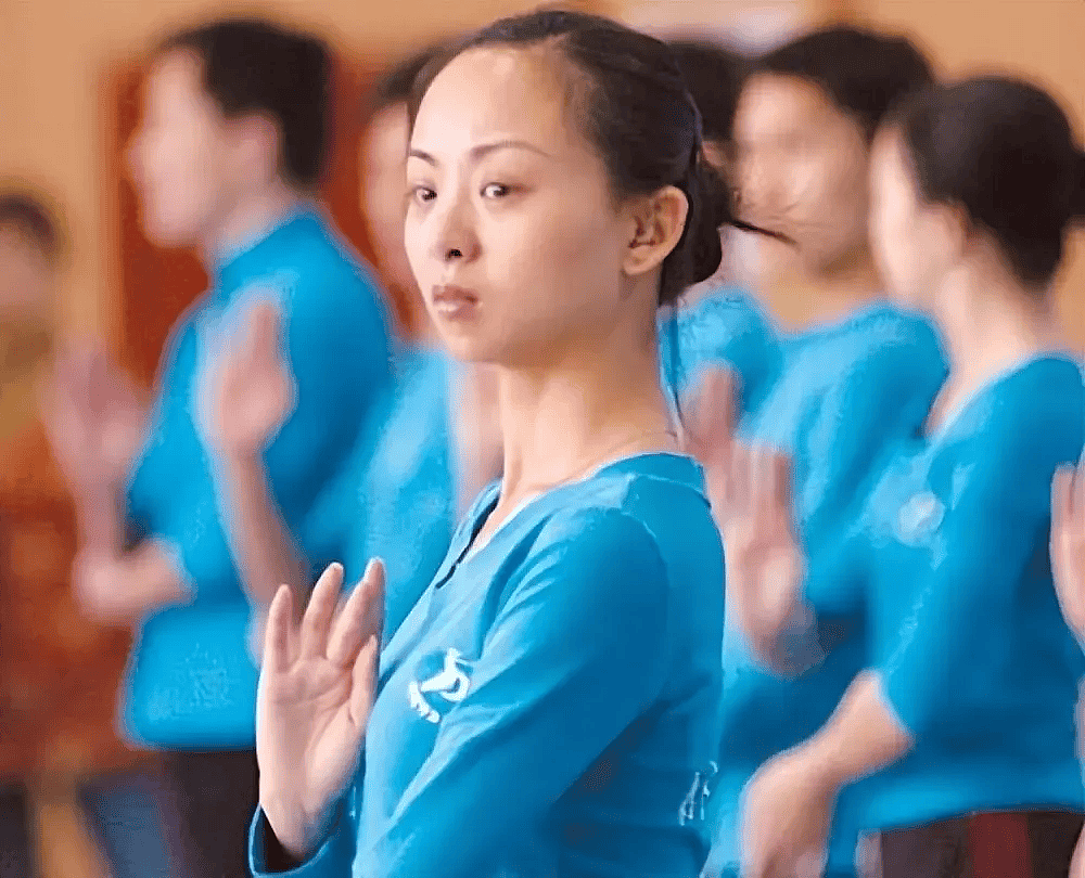 曾因“千手观音”一夜成名！20年后她活成了这样...（组图） - 6
