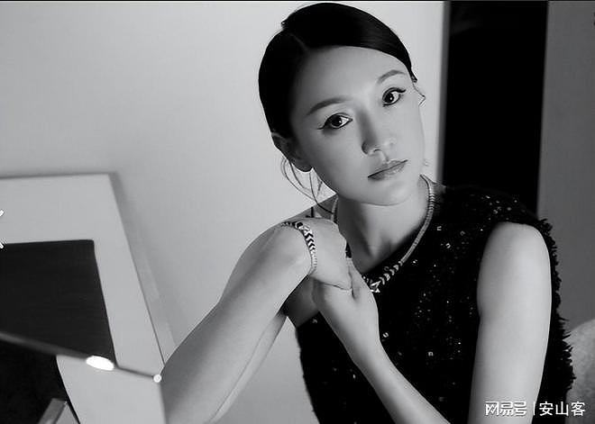50岁周迅“丁克“半辈子，把7个男人当儿戏，如今一幅人体画上千万（组图） - 11