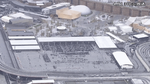 日本世博会首日涌入14万人直接傻眼！建筑坍塌、毛坯场馆、天价餐食，厕所还没纸…（组图） - 3