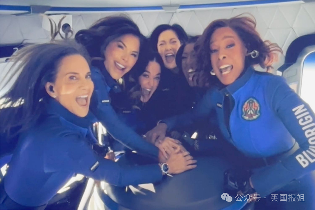 亿万富豪贝索斯未婚妻穿低胸装上太空！戴大钻戒花数亿携5名女乘客上天引群嘲：失重时假体会移位吧？（组图） - 23