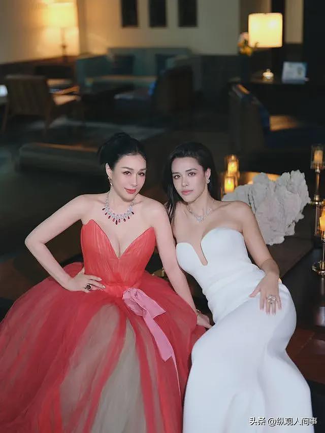 钟丽缇现身三亚参加晚宴,穿吊带裙富贵包明显,素面朝天难以辨认(组图) - 4