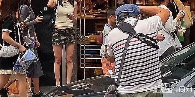 上海一女教师安福路上怒怼“老法师偷拍”:天天拍小姑娘的胸和腿!被骂爷叔:委屈(组图) - 62