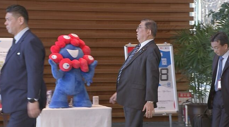 日本世博会首日涌入14万人直接傻眼！建筑坍塌、毛坯场馆、天价餐食，厕所还没纸…（组图） - 10