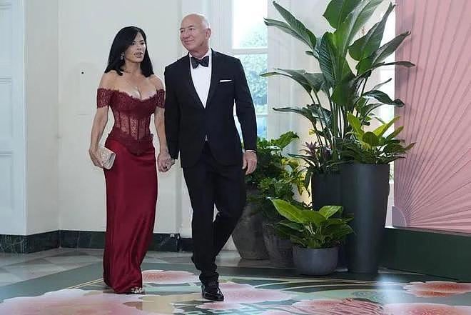 贝佐斯接未婚妻回地球，被逼婚态度敷衍？老房子着火难逃7年之痒（组图） - 32