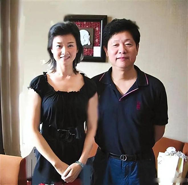 58岁宋祖英近照曝光，高龄产子，身后的男人瞒不住了（组图） - 9