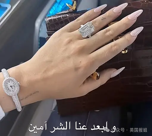 C罗9年女友公开逼婚?男方前脚说“感觉未到”,她后脚秀超大钻戒!网友:给5个娃当妈该给承诺(组图) - 2